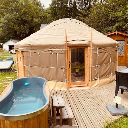 Wigwam, séjour ecolo glamping Frechet-Aure Exterior foto