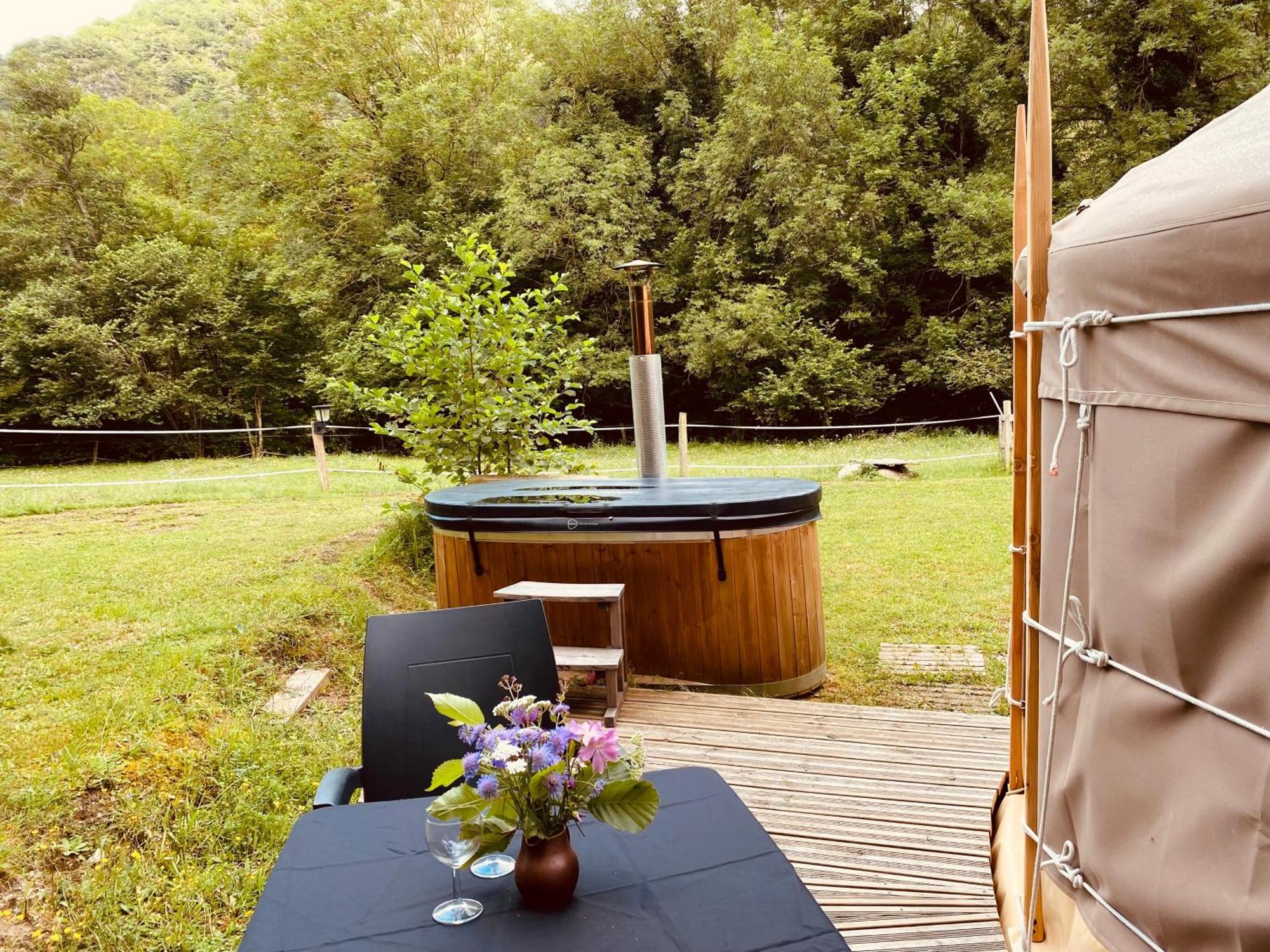 Wigwam, séjour ecolo glamping Frechet-Aure Exterior foto
